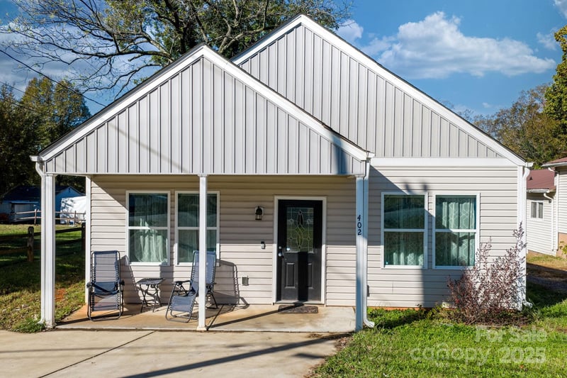 402 2nd, Hickory, NC - 3 beds, 2 baths, 1,345 sqft - $250,000