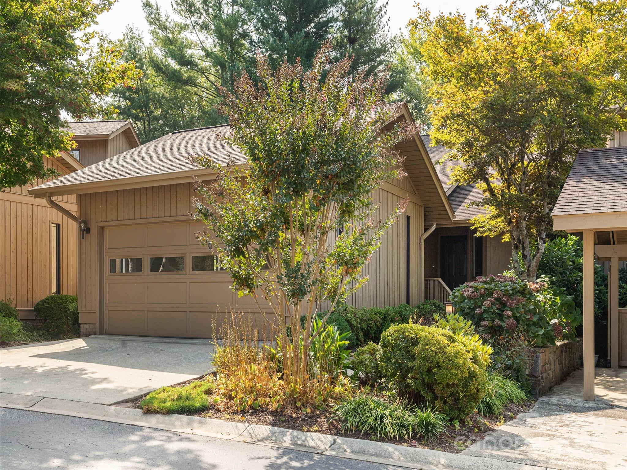 405 Wild Oak, Hendersonville, NC. property listing photo