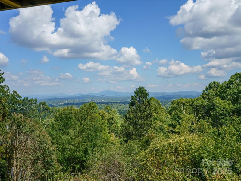 435 Upper Laurel Drive, Laurel Park, NC - 3 beds, 3 baths, 1,536 sqft - $465,000