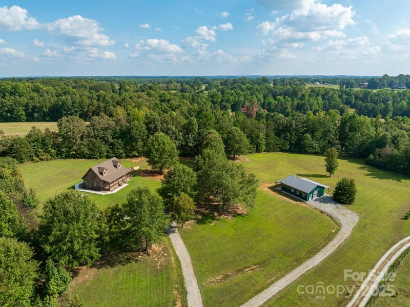 185 Robinson Acres Lane, Rutherfordton, NC - 4 beds, 3.5 baths, 2,500 sqft - $759,000