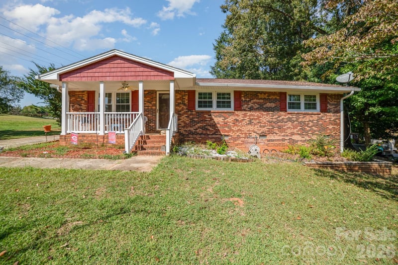 801 Windwood Drive, Gastonia, NC - 3 beds, 1.5 baths, 1,233 sqft - $235,000