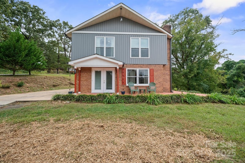 801 N Grove Street, Lincolnton, NC - 3 beds, 2 baths, 1,409 sqft - $270,000