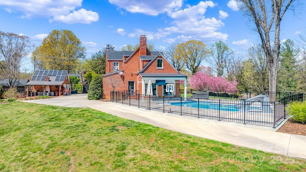 300 Morgan Street, Marion, NC. property listing photo