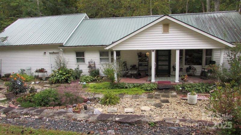 524 Clear Creek Road, Burnsville, NC - 2 beds, 2 baths, 1,140 sqft - $179,000