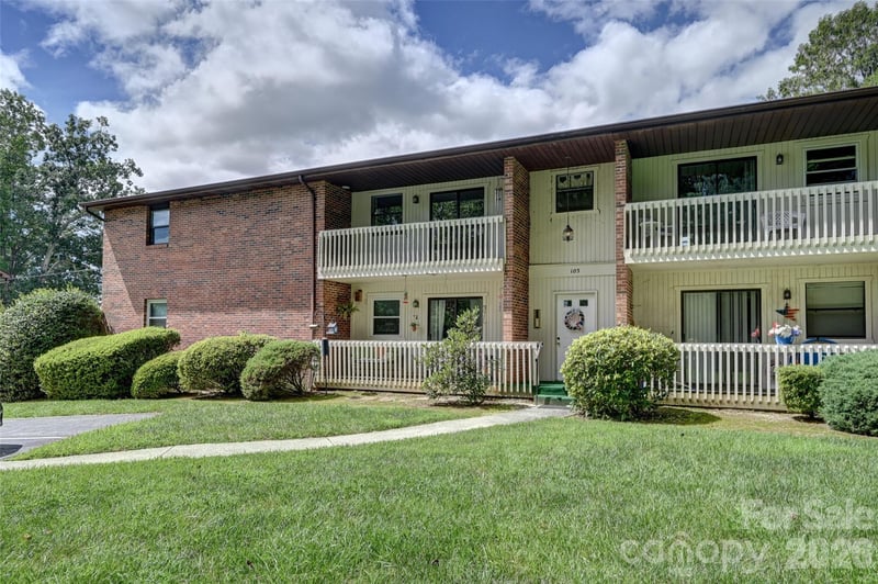 103 Oakwood Place Apt 3, Hendersonville, NC - 3 beds, 2 baths, 1,351 sqft - $190,000