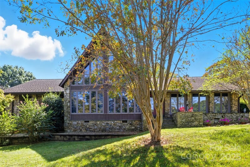 1515 Heatherloch Drive, Gastonia, NC - 2 beds, 2 baths, 2,898 sqft - $564,900