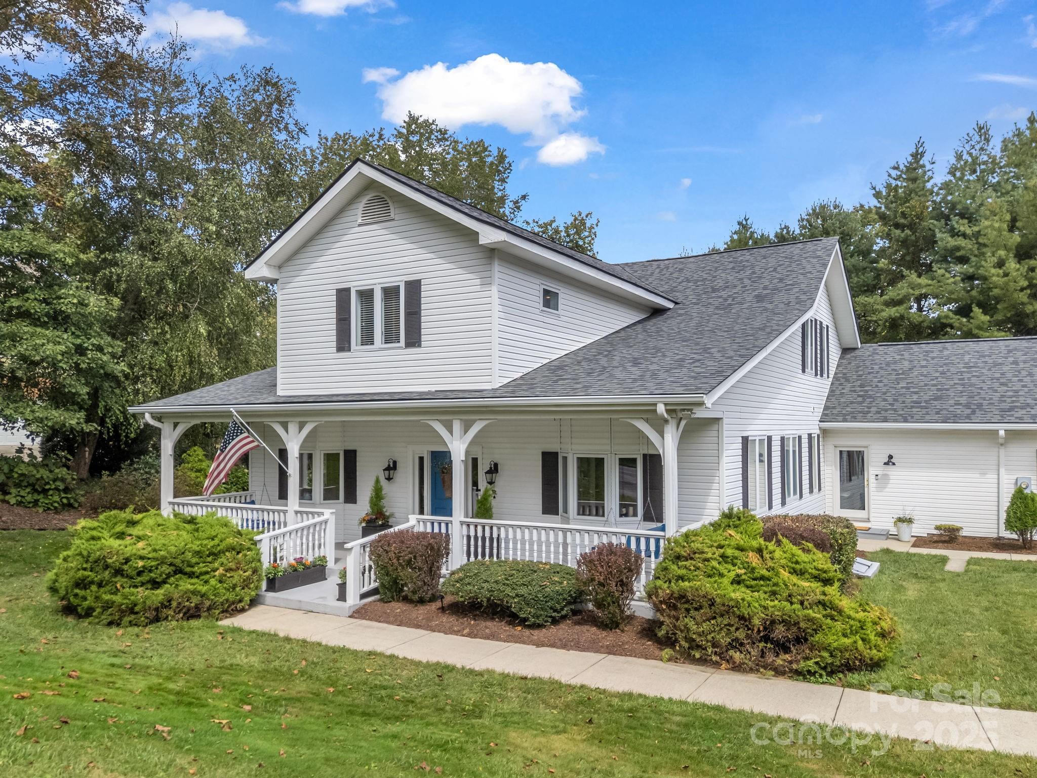 100 Perry, Hendersonville, NC. property listing photo