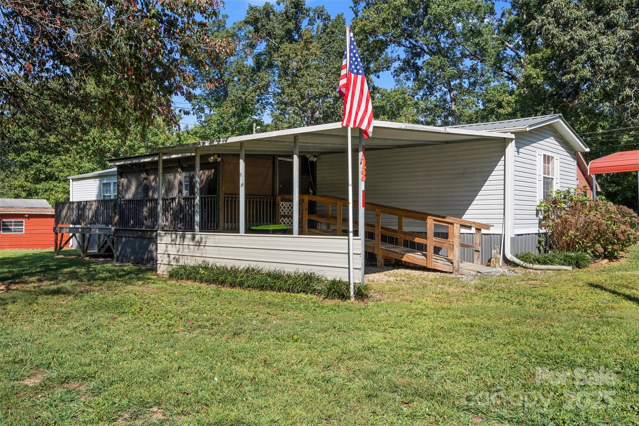 128 St Albans Lane, Lexington, NC. property listing photo