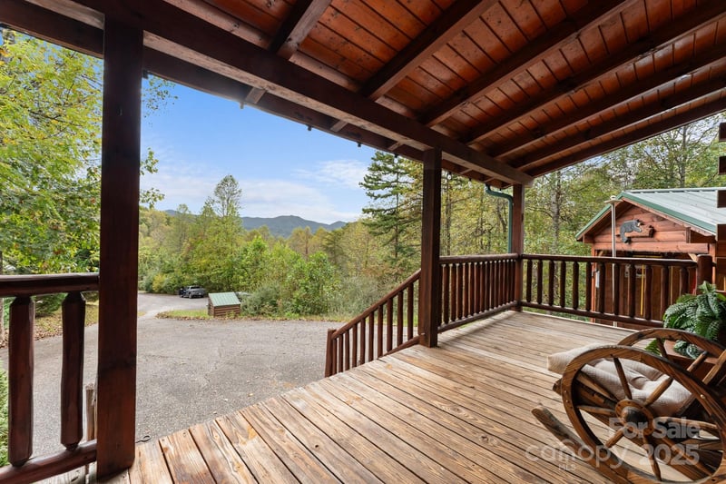 80 Slow Lane, Whittier, NC - 3 beds, 2.5 baths, 1,546 sqft - $495,000
