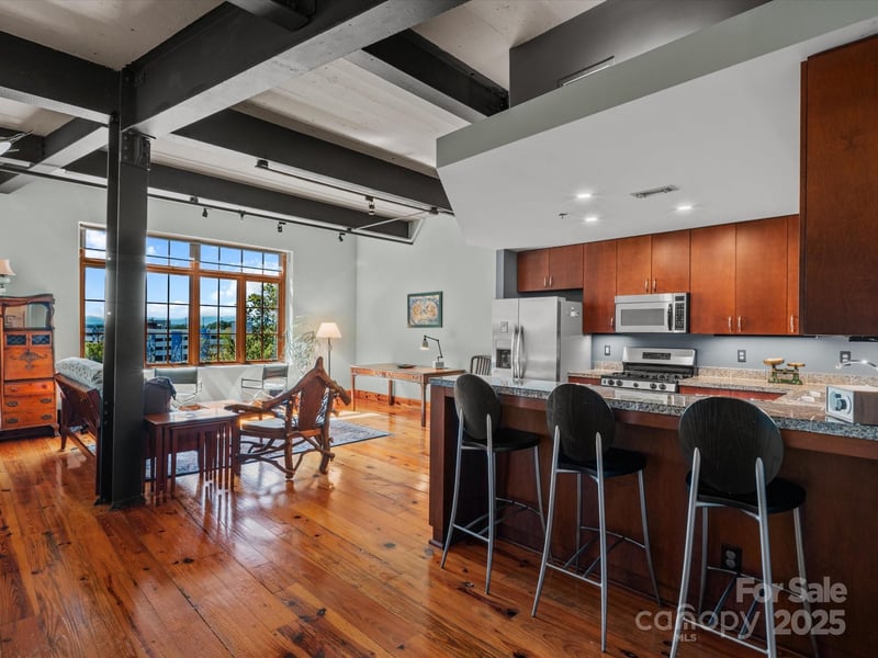 100 Coxe 306, Asheville, NC - 1 bed, 1 bath, 945 sqft - $655,000
