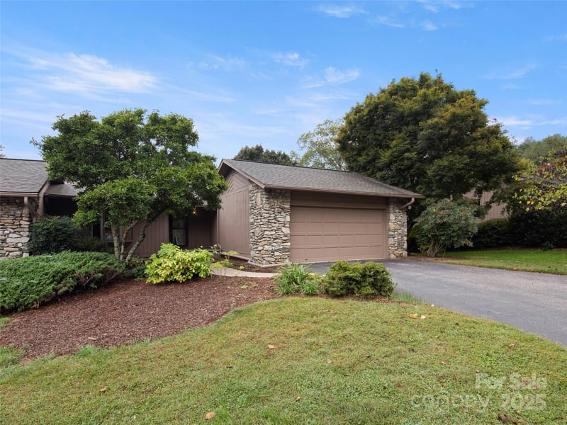 5 Ridge Terrace, Asheville, NC - 3 beds, 3 baths, 2,887 sqft - $770,000