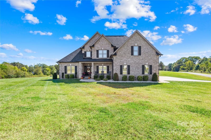 895 Oak Ridge Farms Circle, Newton, NC - 5 beds, 3 baths, 2,682 sqft - $699,000