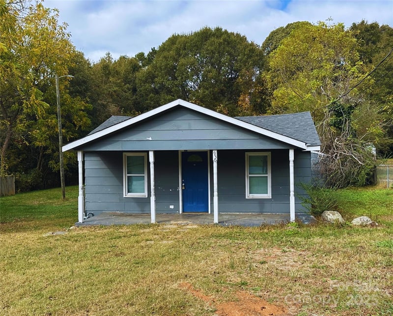 930 Mauney Avenue E, Gastonia, NC - 3 beds, 1 bath, 990 sqft - $161,900