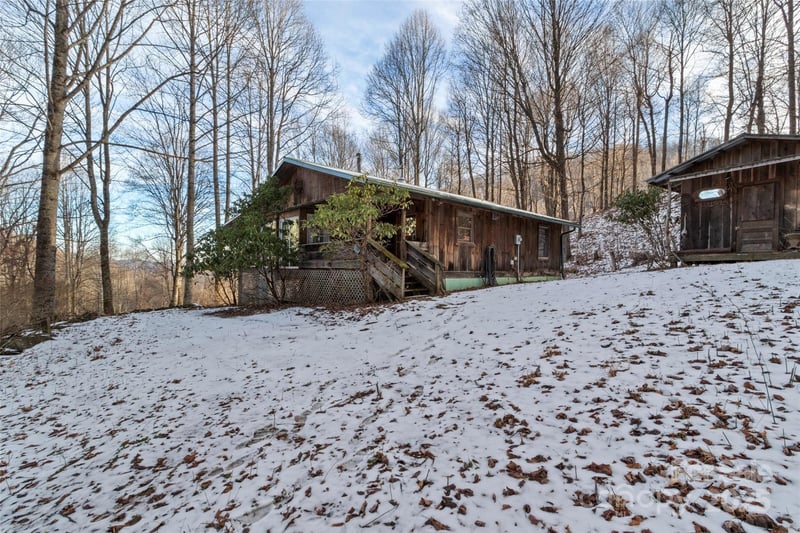 1571 Roaring Fork Road, Burnsville, NC - 1 bed, 1 bath, 896 sqft - $285,000