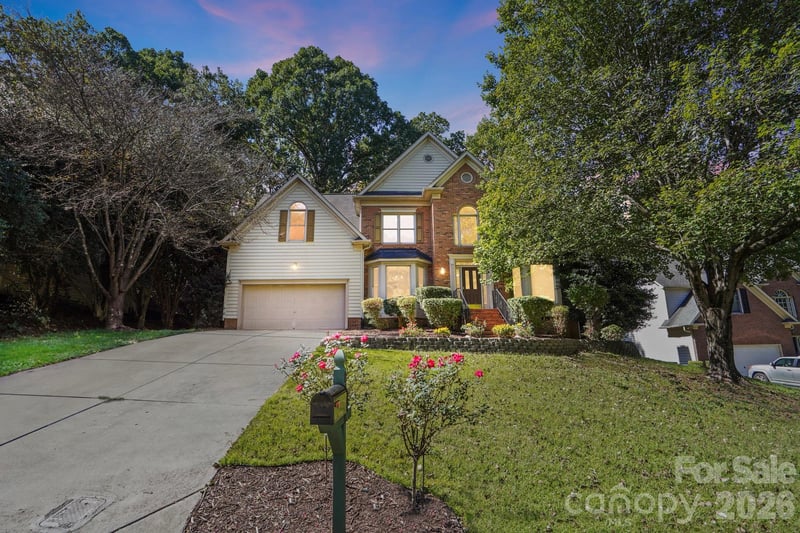 8016 Painted Pony Court, Charlotte, NC - 5 beds, 2.5 baths, 3,169 sqft - $450,000