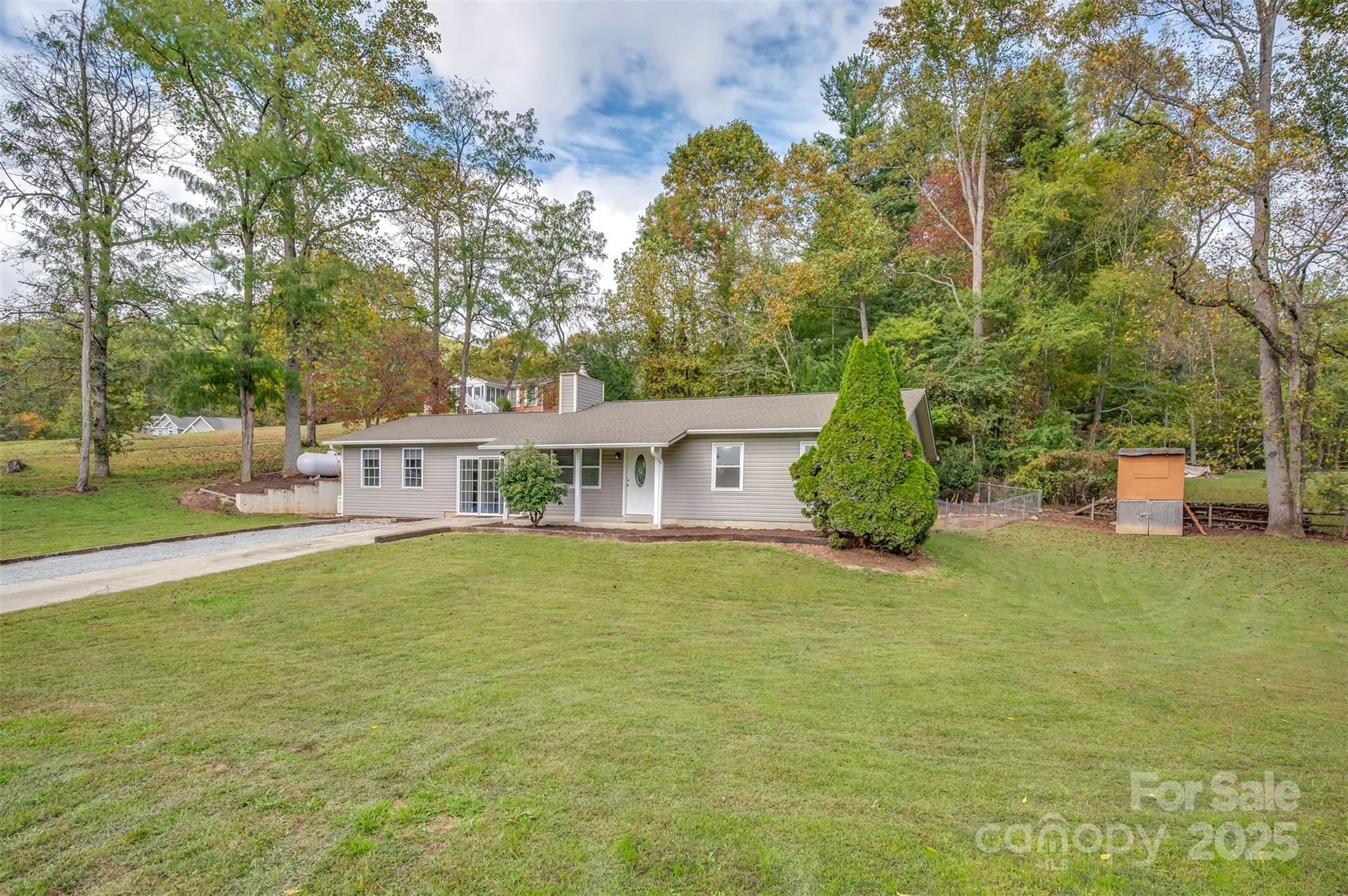 569 Lanning, Hendersonville, NC. property listing photo
