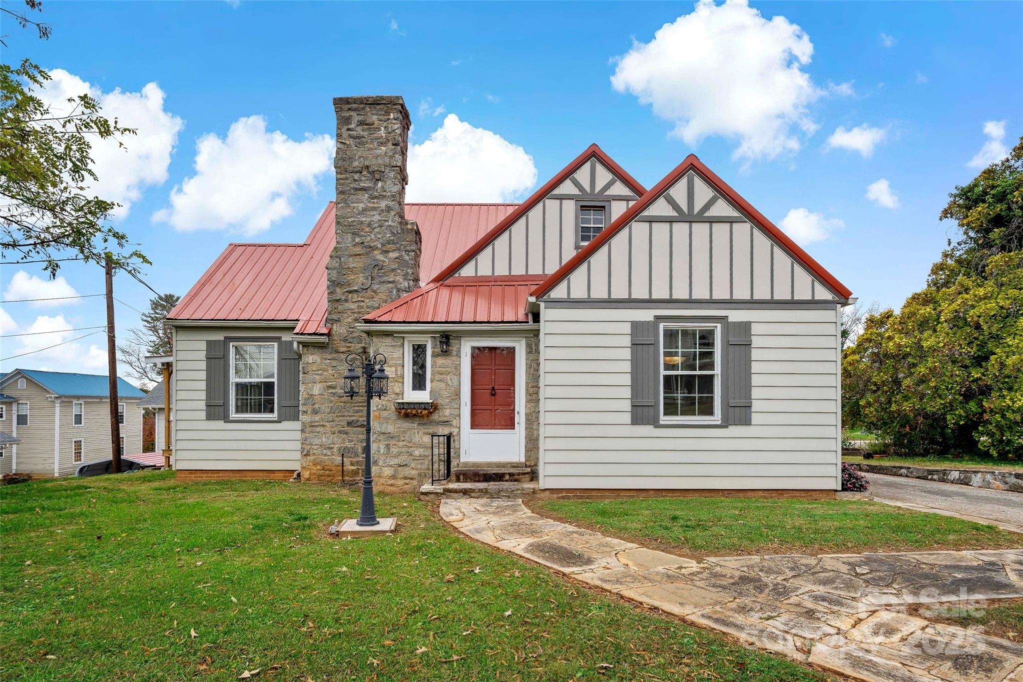 141 Madison, Marion, NC. property listing photo