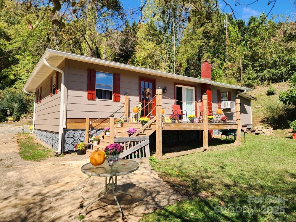 41 Gunches Dirt Road, Candler, NC. property listing photo