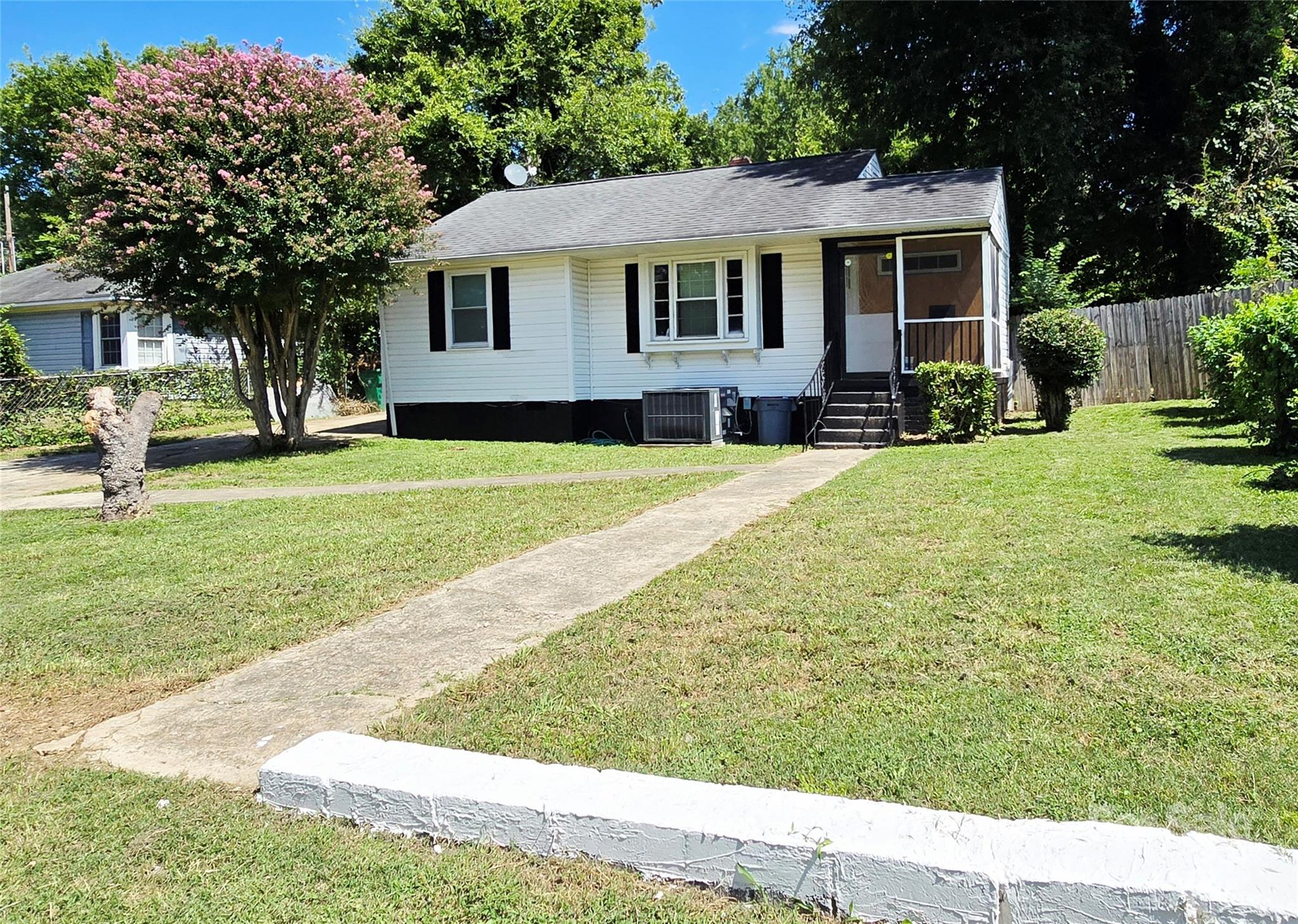1900 Double Oaks, Charlotte, NC. property listing photo