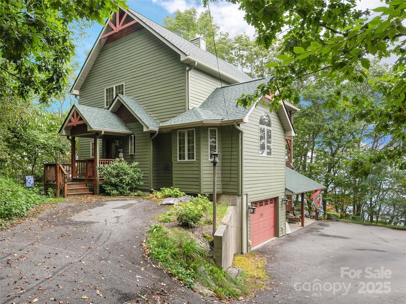 195 Simpson Lane, Maggie Valley, NC - 2 beds, 3 baths, 2,865 sqft - $780,000