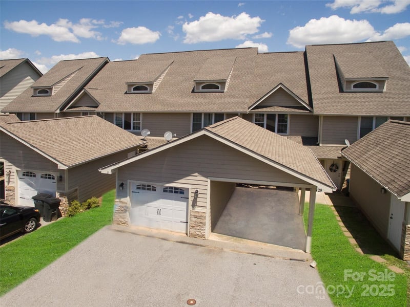 29 Rotunda Circle, Asheville, NC - 3 beds, 3 baths, 1,915 sqft - $380,000