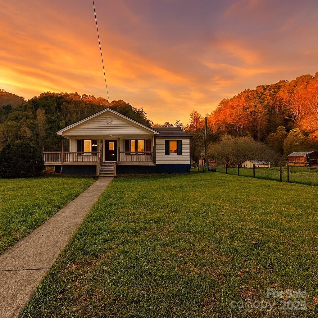 718 Bald Mountain, Burnsville, NC. property listing photo