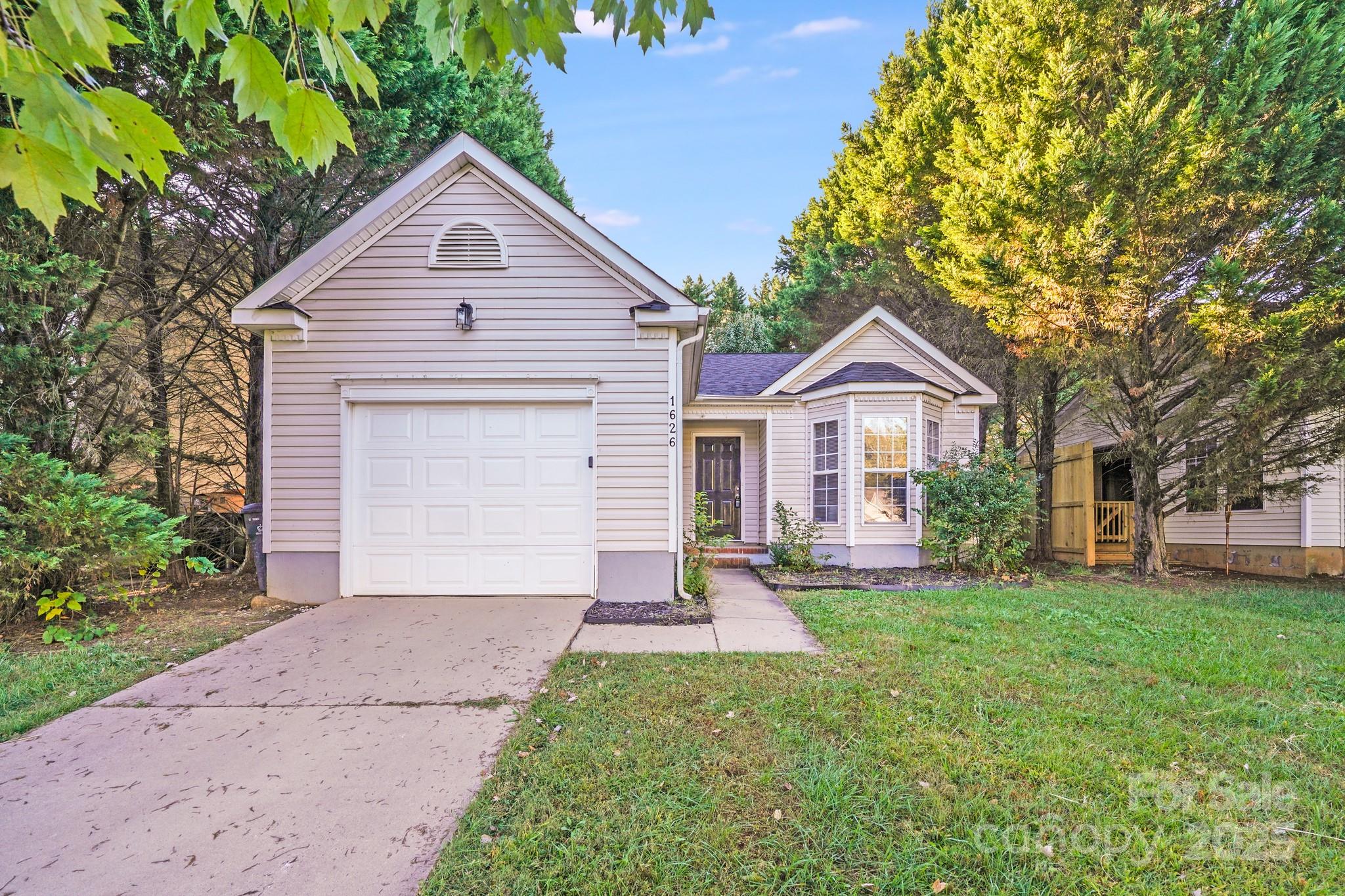 1626 Oakdale Green Drive, Charlotte, NC. property listing photo