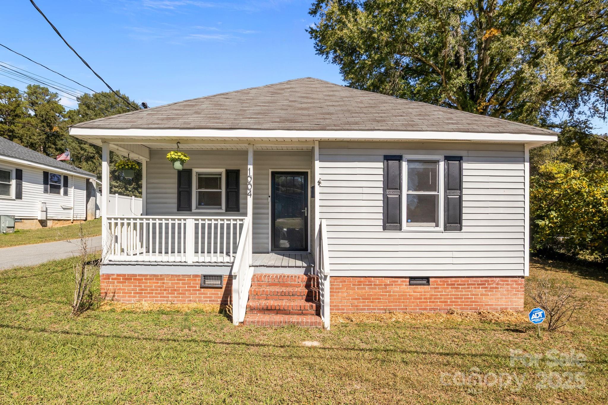 1004 Plymouth, Gastonia, NC. property listing photo