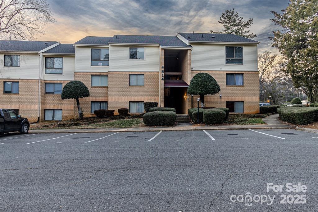 4814 Spring Lake Drive E, Charlotte, NC. property listing photo