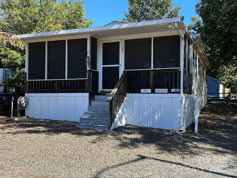 121 Cardinal, New London, NC - 2 beds, 1 bath, 743 sqft - $179,000