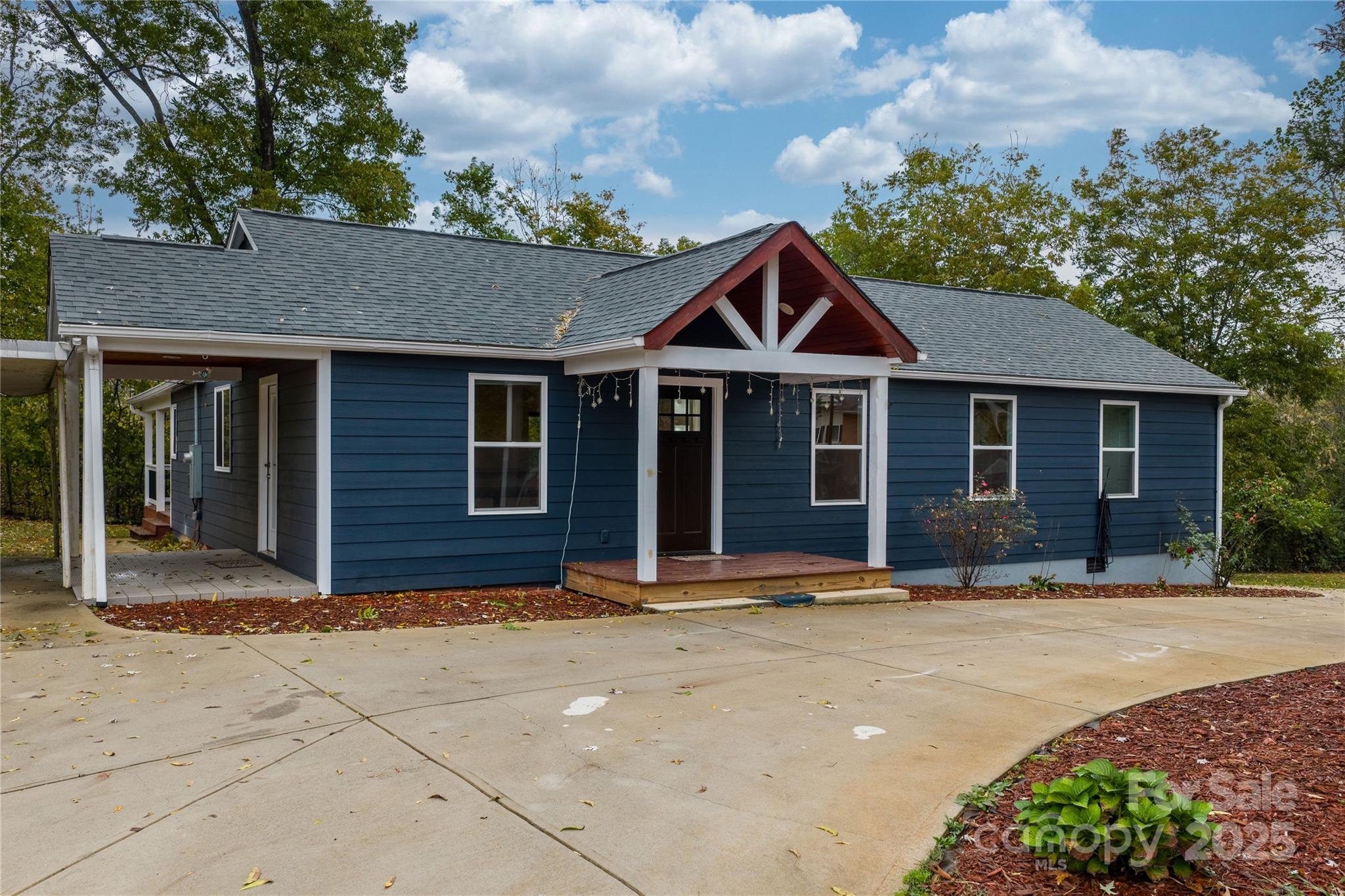 1515 Berkley Street SW, Lenoir, NC. property listing photo