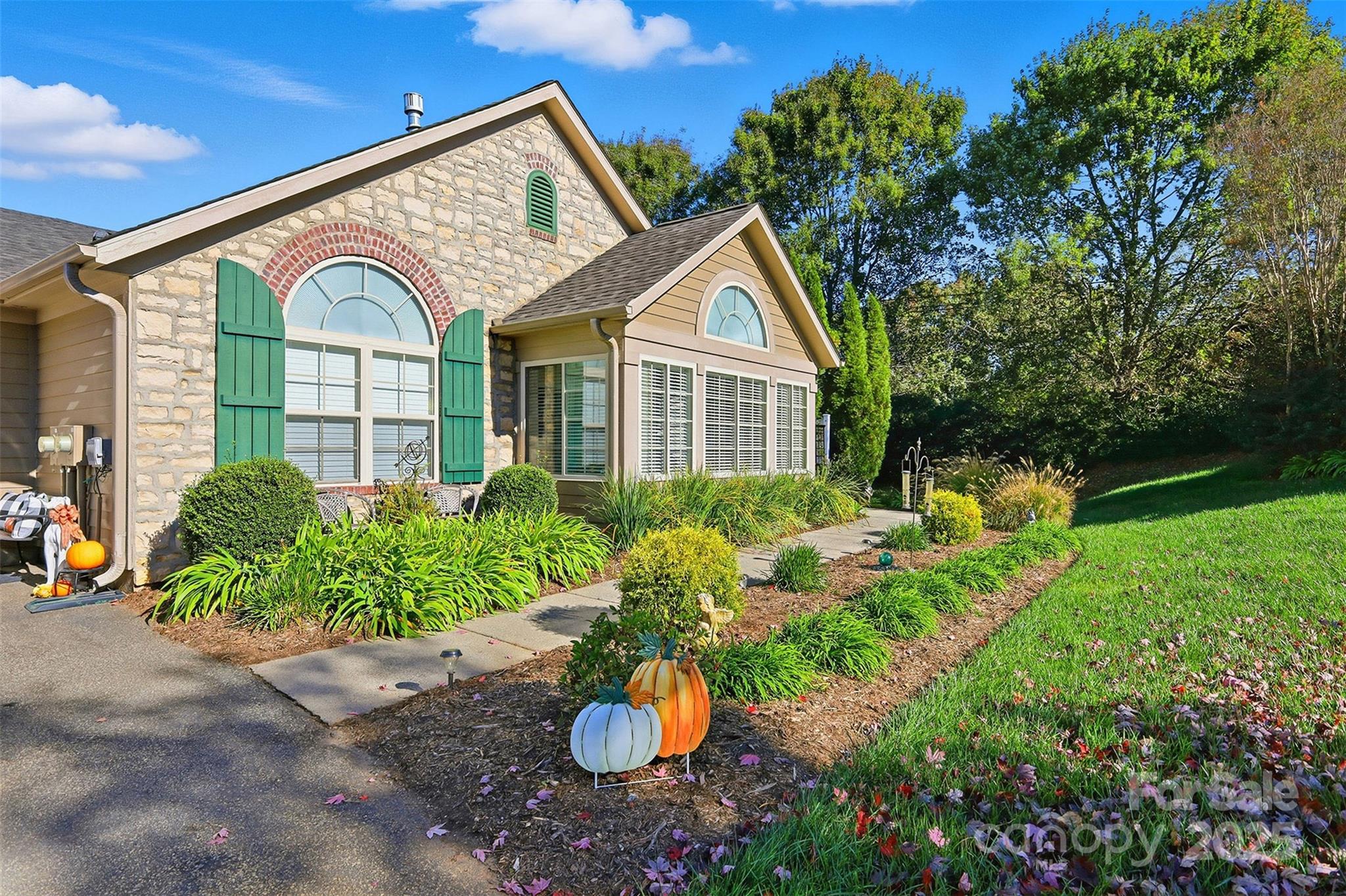817 Wynnshire Drive B, Hickory, NC. property listing photo