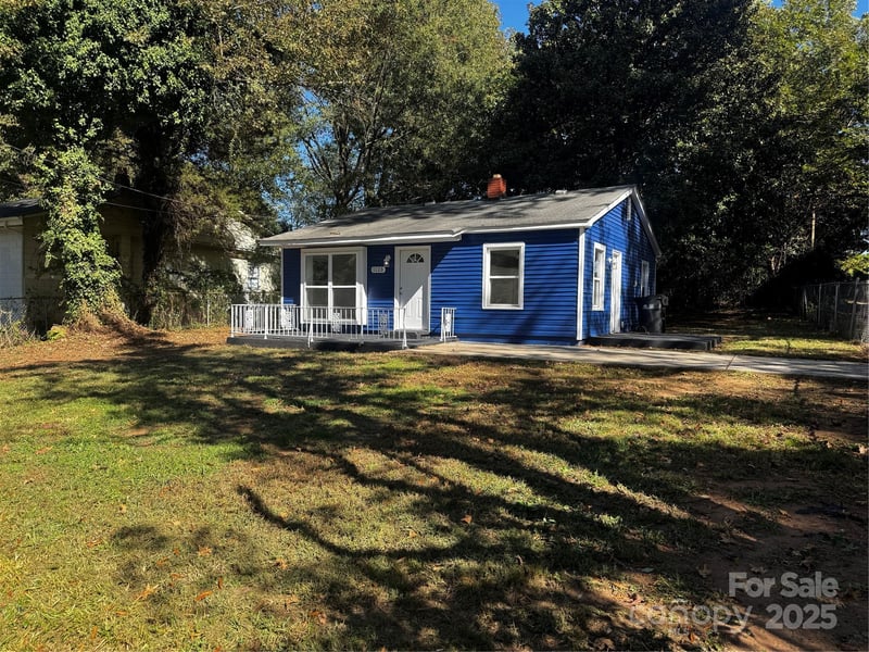 1123 Saratoga Drive, Charlotte, NC - 2 beds, 1 bath, 814 sqft - $210,000