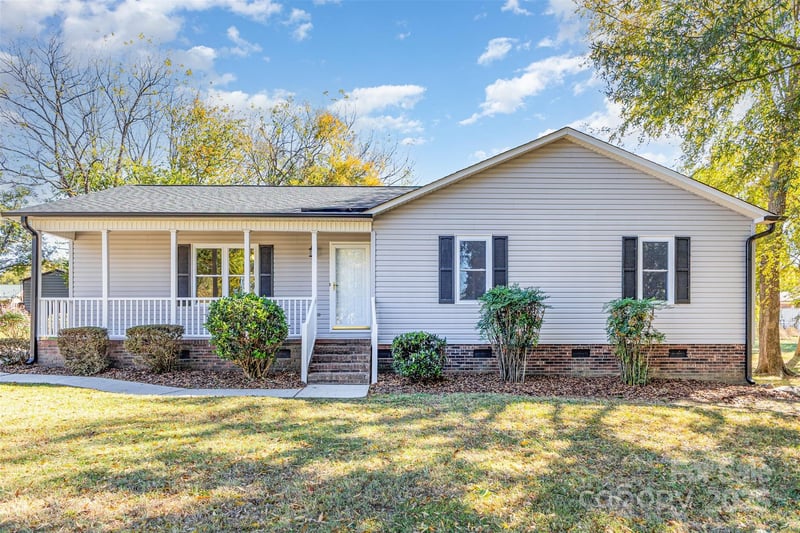 709 Robin, Kannapolis, NC - 3 beds, 2 baths, 1,376 sqft - $330,000