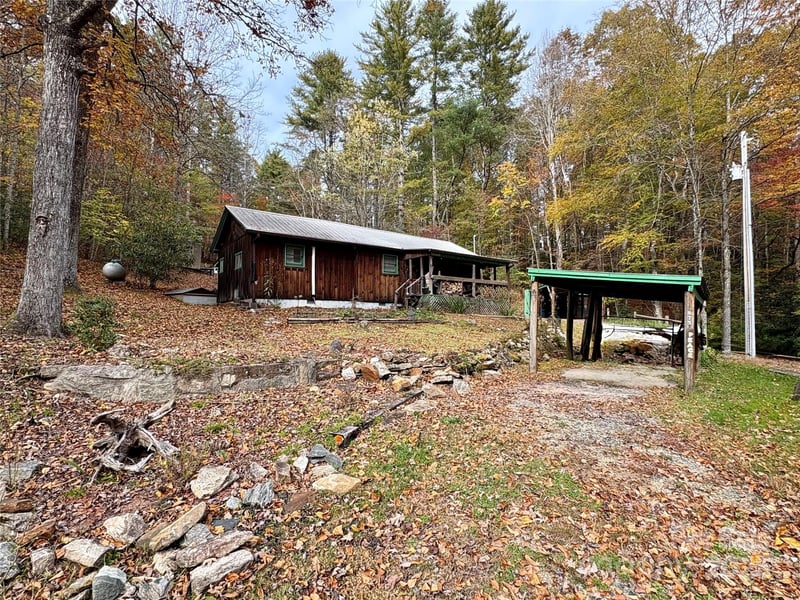 875 Carson Creek Road, Brevard, NC - 2 beds, 2 baths, 1,115 sqft - $290,000