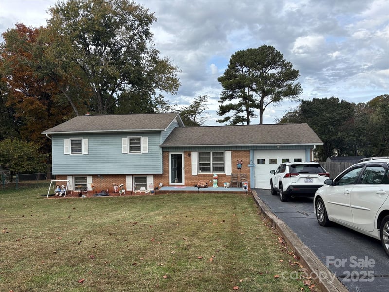 1954 Villa Drive, Newton, NC - 3 beds, 1 bath, 1,038 sqft - $269,900