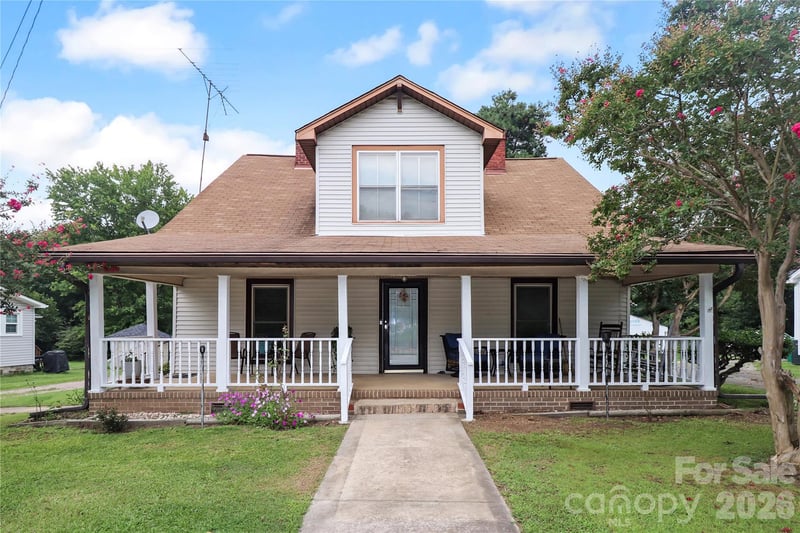501 S Main Street, Granite Quarry, NC - 3 beds, 2.5 baths, 1,361 sqft - $259,500