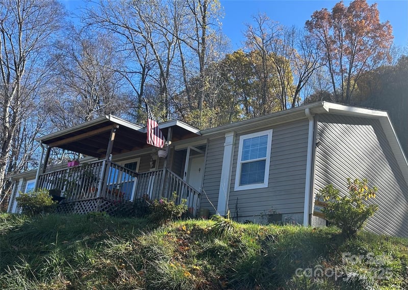 415 Rovingwood Drive, Waynesville, NC - 3 beds, 2 baths, 1,597 sqft - $319,000