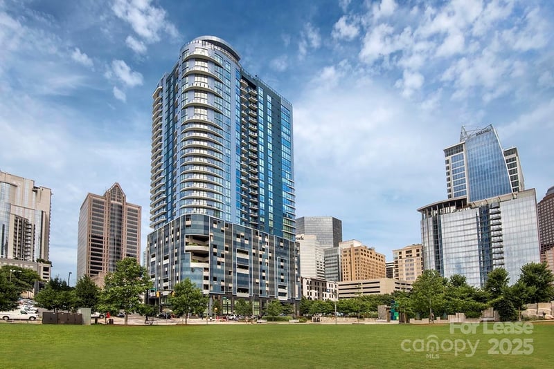 225 S Poplar Street A2, Charlotte, NC - 1 bed, 1.5 baths, 822 sqft - $2,293