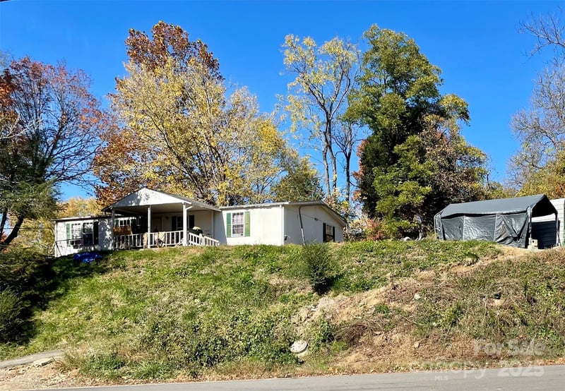 131 Lookout, Asheville, NC - 3 beds, 2 baths, 1,506 sqft - $197,000
