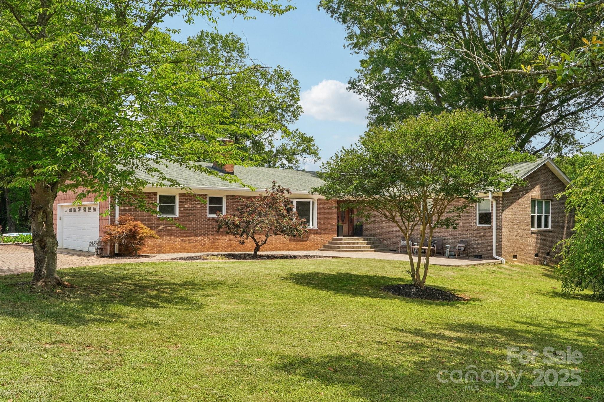 327 Johnson Dairy Road, Mooresville, NC. property listing photo