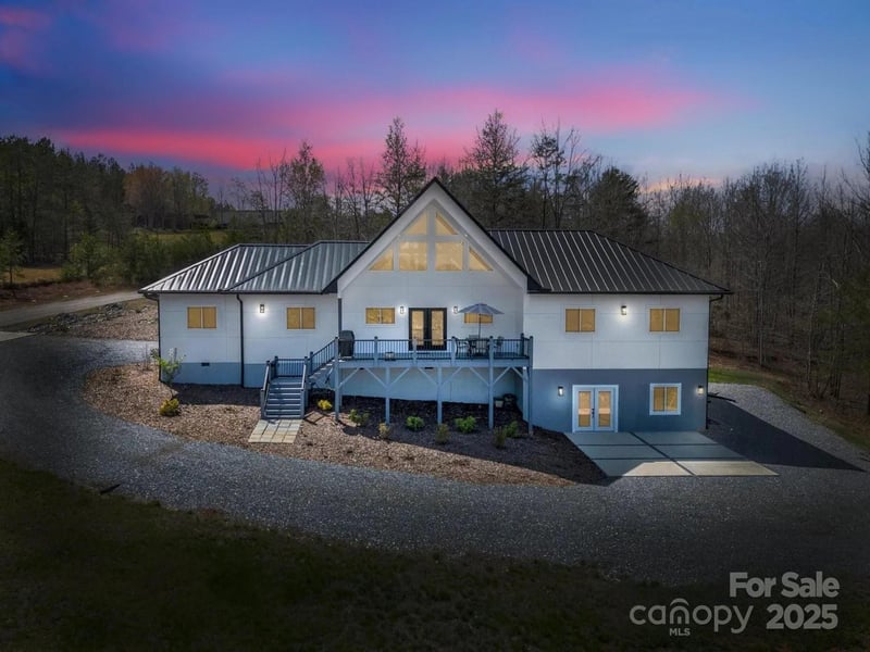 456 Hickory Loop, Rutherfordton, NC - 3 beds, 2.5 baths, 2,674 sqft - $610,000