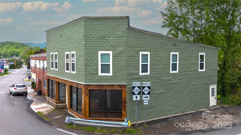 23 N 226 Highway, Bakersville, NC - 3 beds, 2.5 baths, 3,296 sqft - $440,000