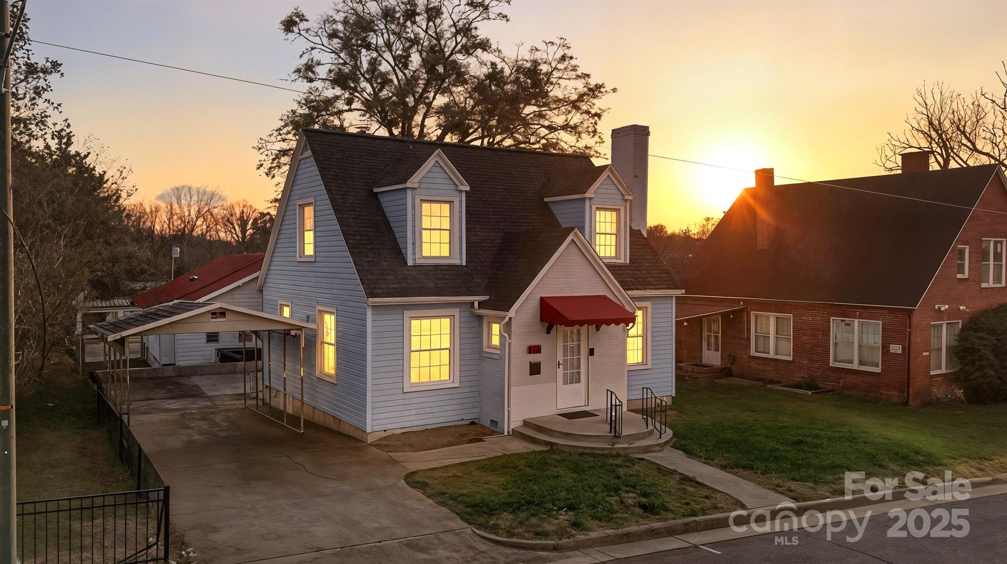 323 4th Street Place SW, Hickory, NC. property listing photo