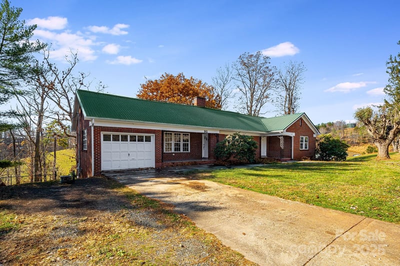 92 Parkway View Road, Mars Hill, NC - 3 beds, 1 bath, 1,888 sqft - $400,000