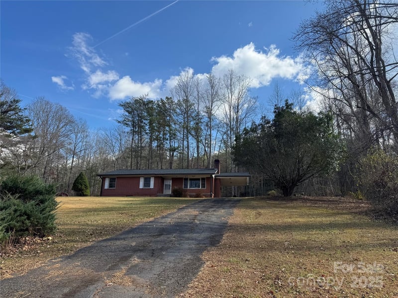 5046 Old Linville Road, Marion, NC - 3 beds, 1 bath, 1,363 sqft - $180,000