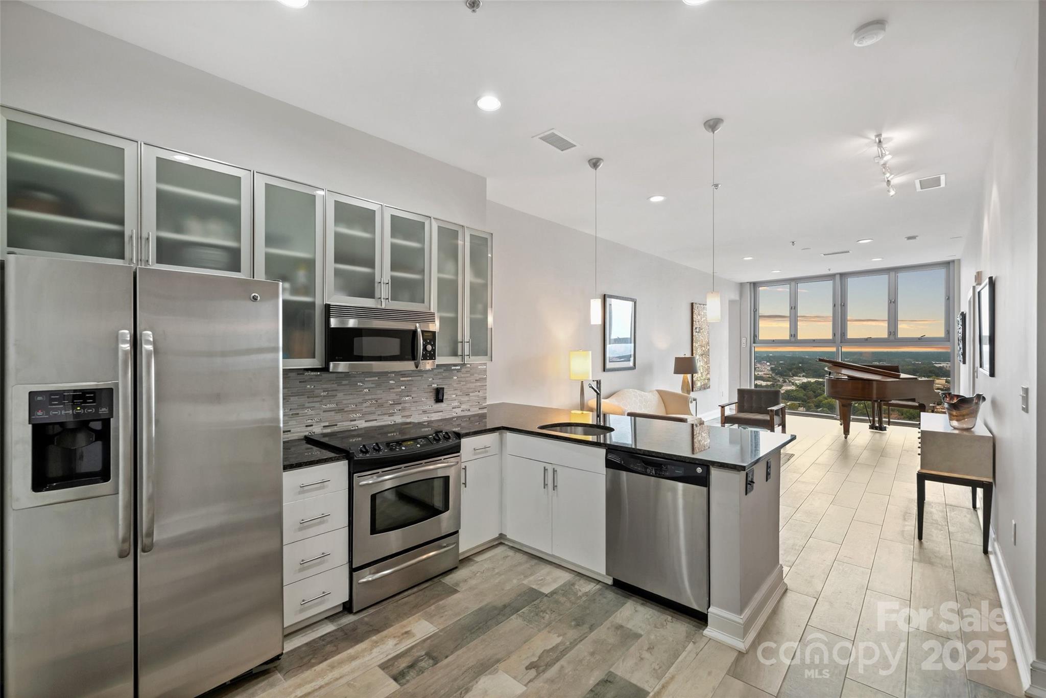 333 W Trade Street Apt 2702, Charlotte, NC. property listing photo