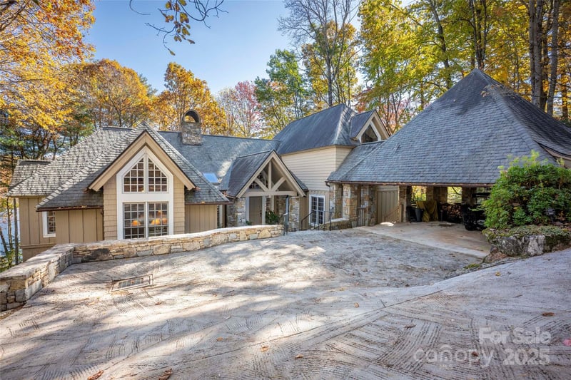 132 Red Bird Circle, Lake Toxaway, NC - 4 beds, 5 baths, 3,275 sqft - $3,995,000