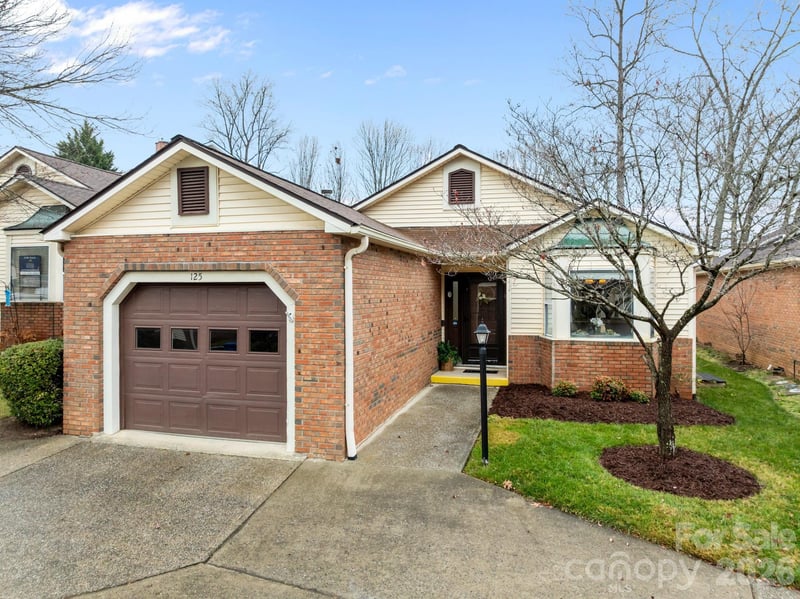 125 Exeter Court, Hendersonville, NC - 2 beds, 2 baths, 1,534 sqft - $299,999