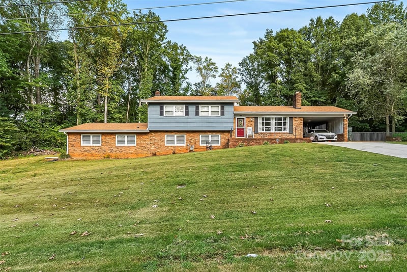 304 Parlier Avenue NE, Conover, NC - 4 beds, 2.5 baths, 2,600 sqft - $399,900